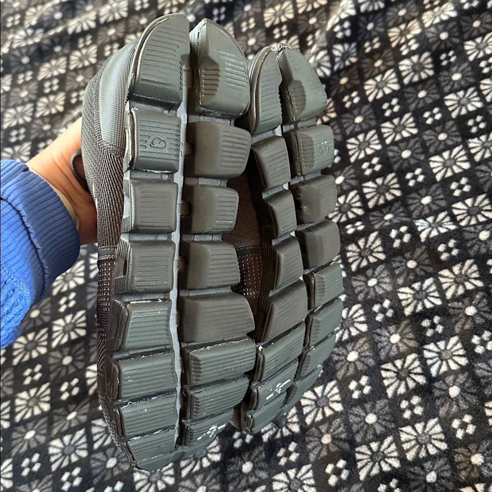 On Running Black Mesh Cloudflow Sneakers - Picture 3 of 5